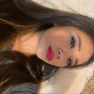 Meet your Posher, Nikia